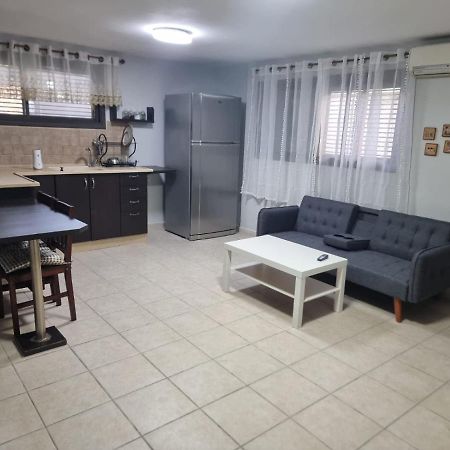 B&B Amit 18 Minutes From The Airport - אירוח כפרי עמית 18 דקות משדה תעופה Petach Tikva المظهر الخارجي الصورة